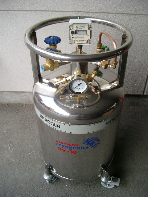 液体窒素容器