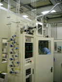 MOCVD 用特殊材料ガス 47L 容器3本、 10L 容器2本立て