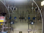 「キャビネット内配管」SUS316L1/4 EP VCR施行配管