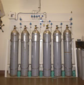 高純度窒素47L容器6本立て